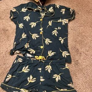 Seeing Stars - 2 Sets - Floral Pajama Sets (M) Short Sleeve/Shorts